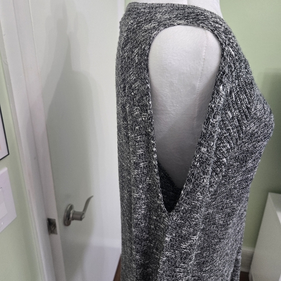 212 New York cold shoulder quarter sleeve V neck sweater size large - Picture 4 of 5